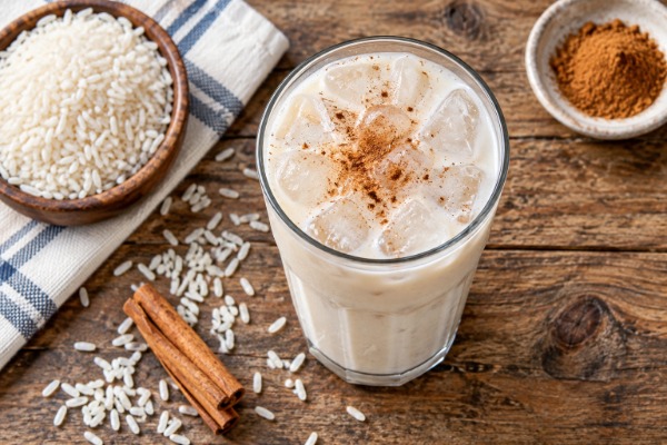 Agua de horchata de arroz mexicana
